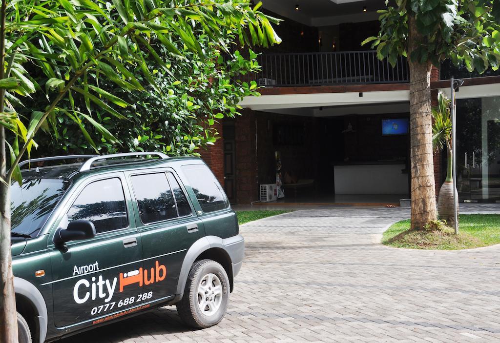 Lanka Bangla Inn Villas Restaurant & Travels Katunayaka Bagian luar foto