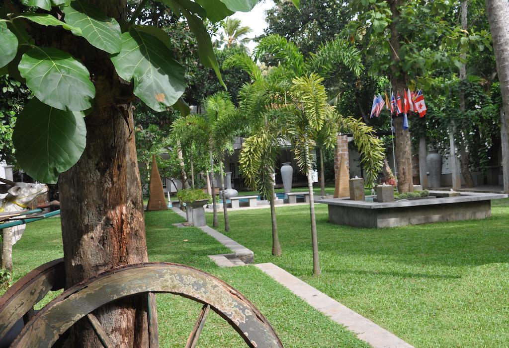 Lanka Bangla Inn Villas Restaurant & Travels Katunayaka Bagian luar foto