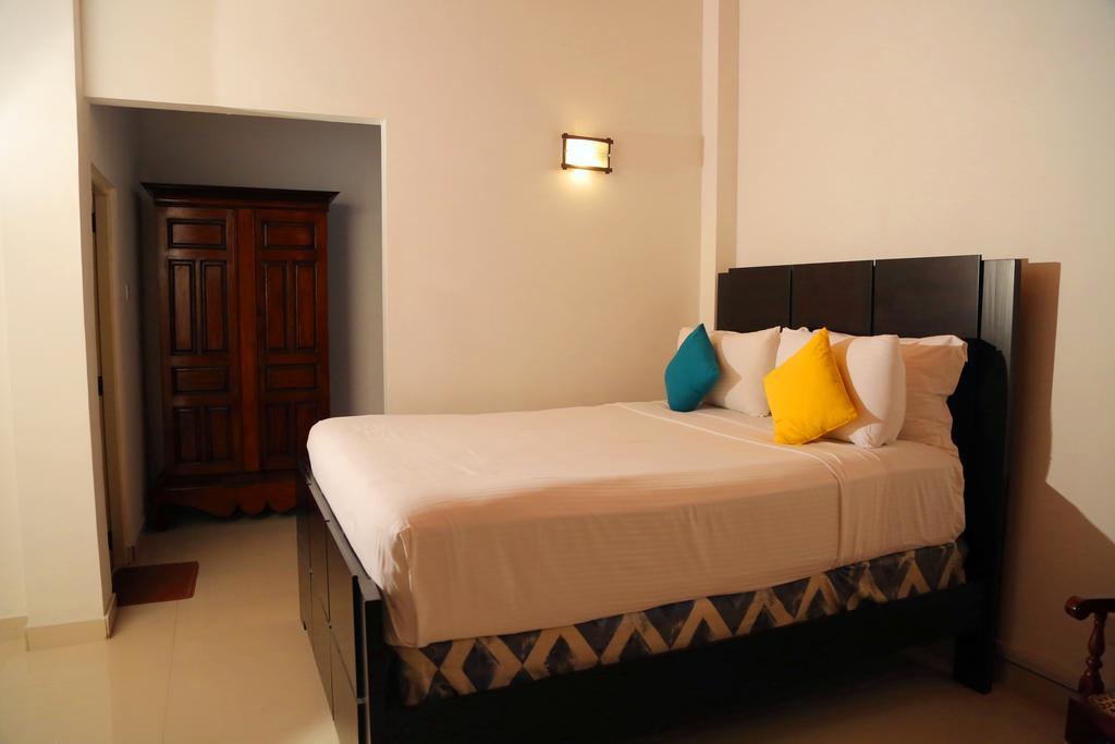 Lanka Bangla Inn Villas Restaurant & Travels Katunayaka Bagian luar foto