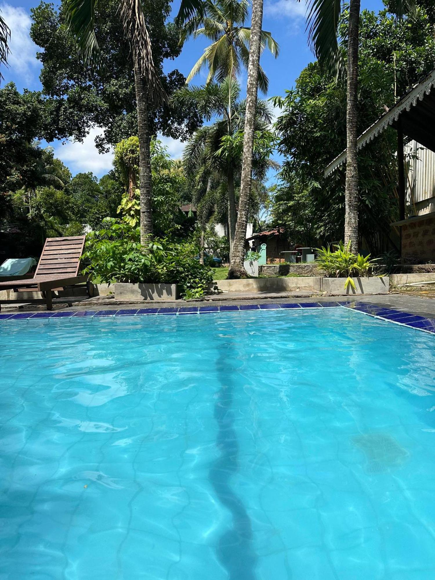 Lanka Bangla Inn Villas Restaurant & Travels Katunayaka Bagian luar foto