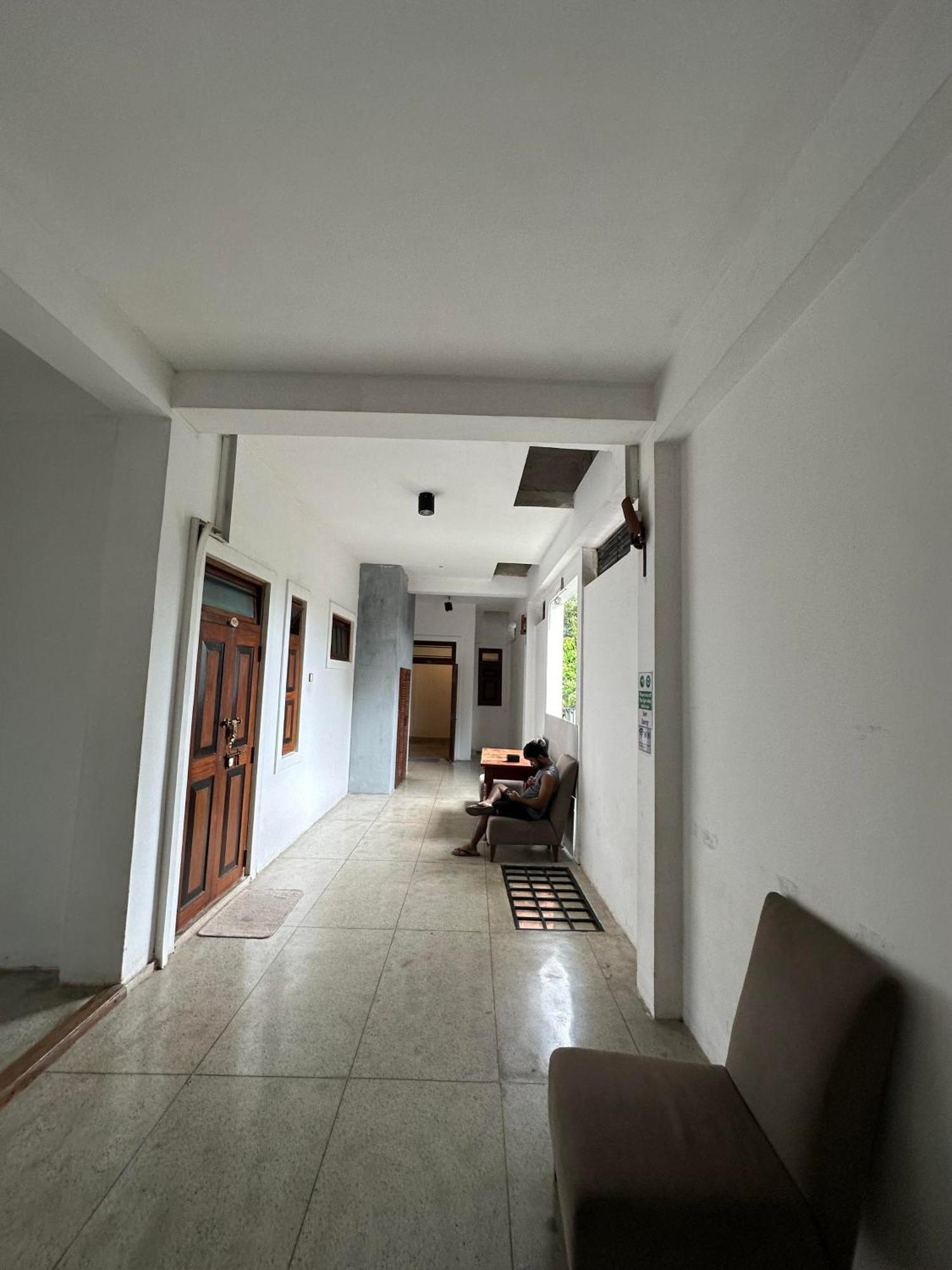 Lanka Bangla Inn Villas Restaurant & Travels Katunayaka Bagian luar foto