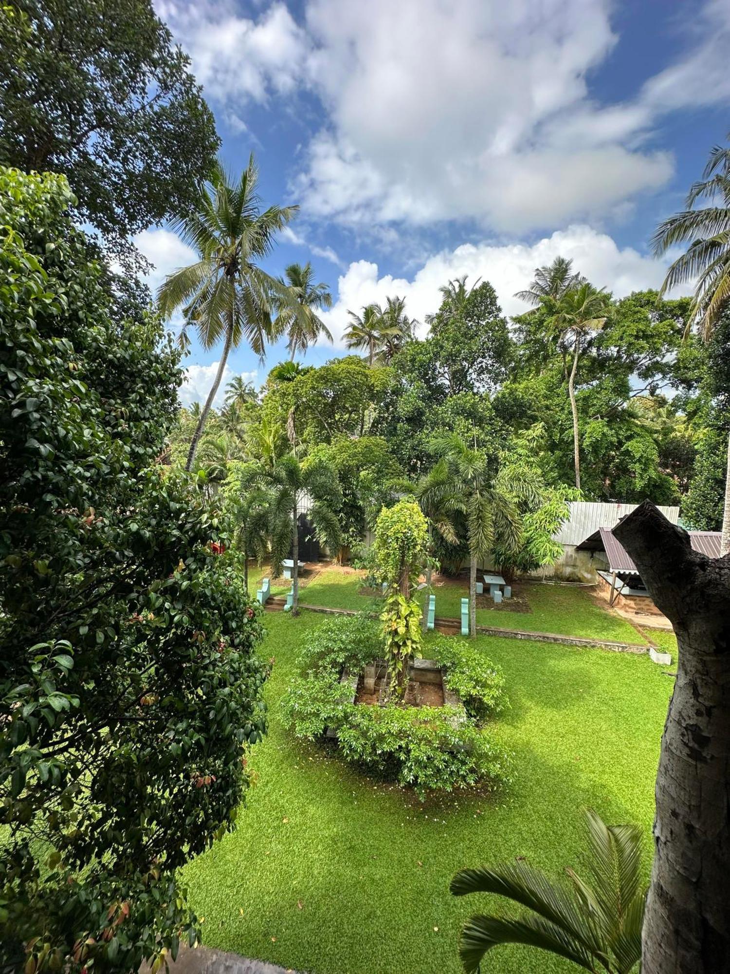 Lanka Bangla Inn Villas Restaurant & Travels Katunayaka Bagian luar foto