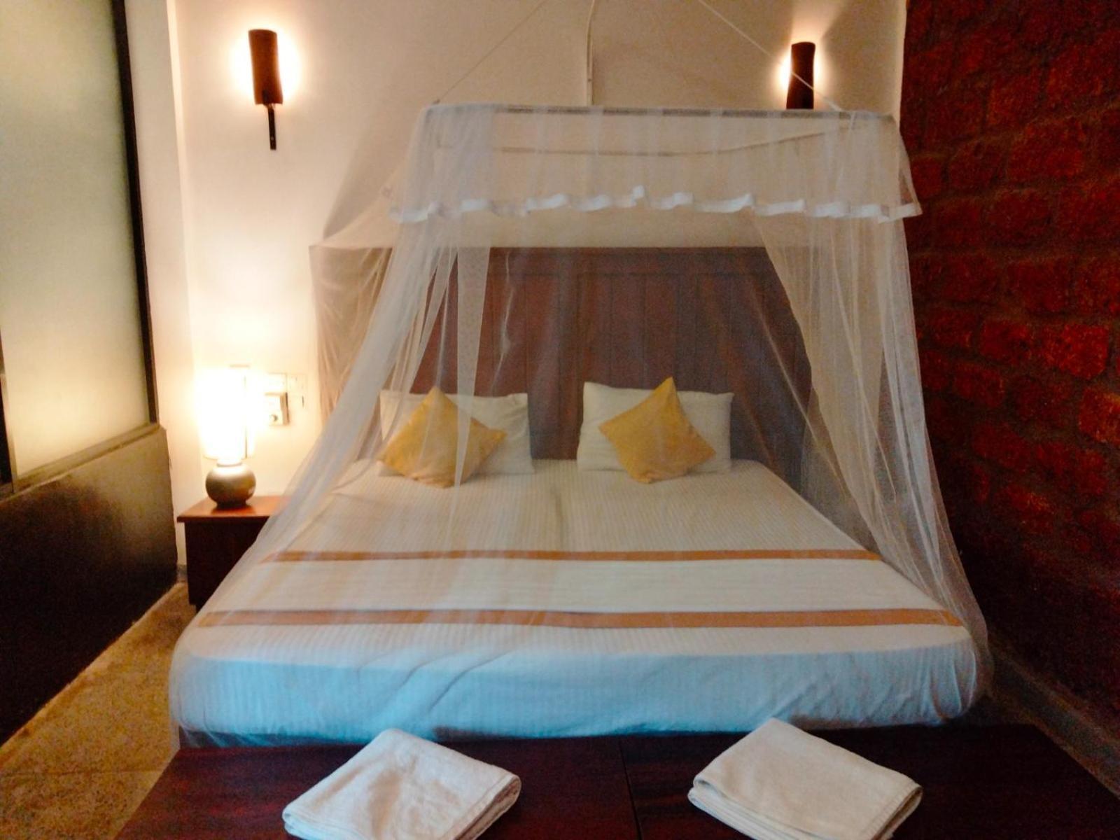 Lanka Bangla Inn Villas Restaurant & Travels Katunayaka Bagian luar foto