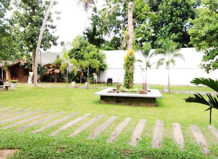 Lanka Bangla Inn Villas Restaurant & Travels Katunayaka Bagian luar foto