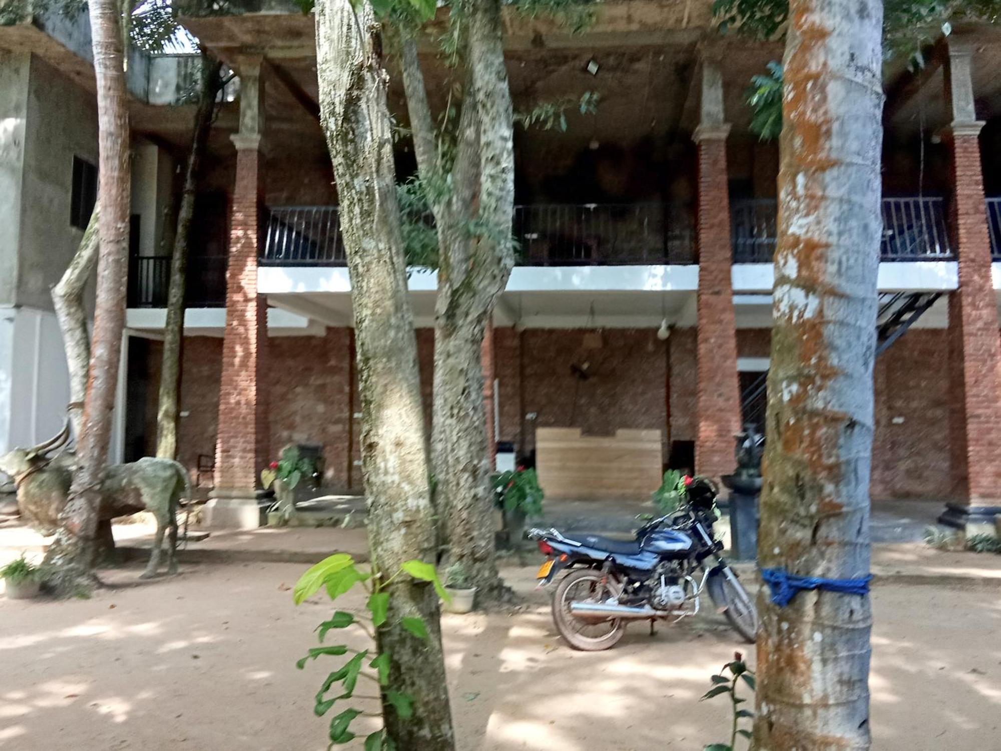 Lanka Bangla Inn Villas Restaurant & Travels Katunayaka Bagian luar foto