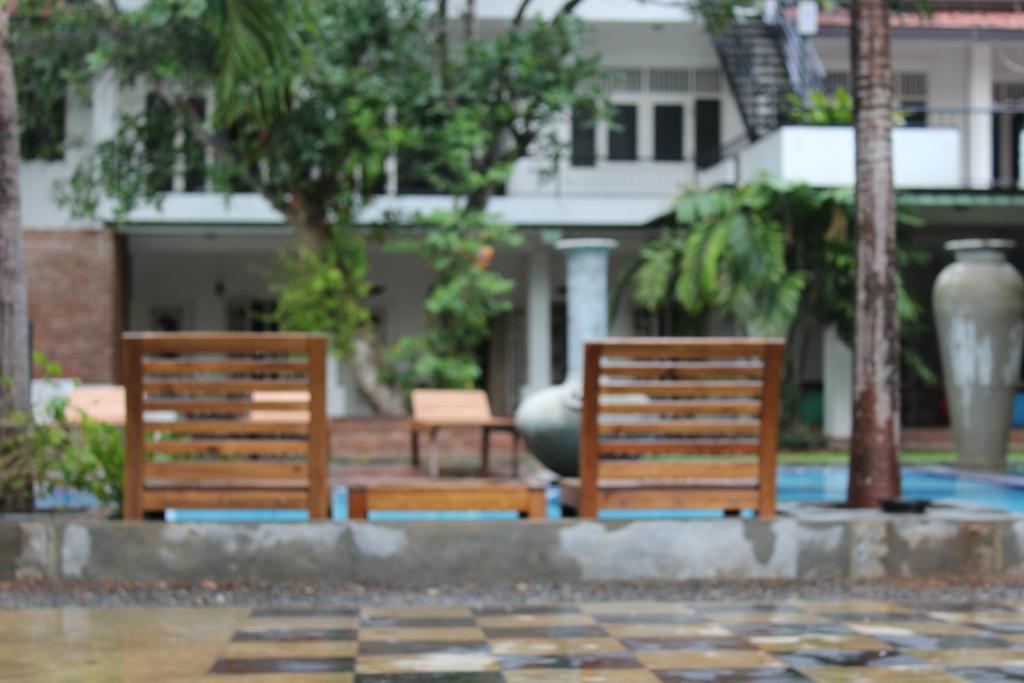 Lanka Bangla Inn Villas Restaurant & Travels Katunayaka Bagian luar foto