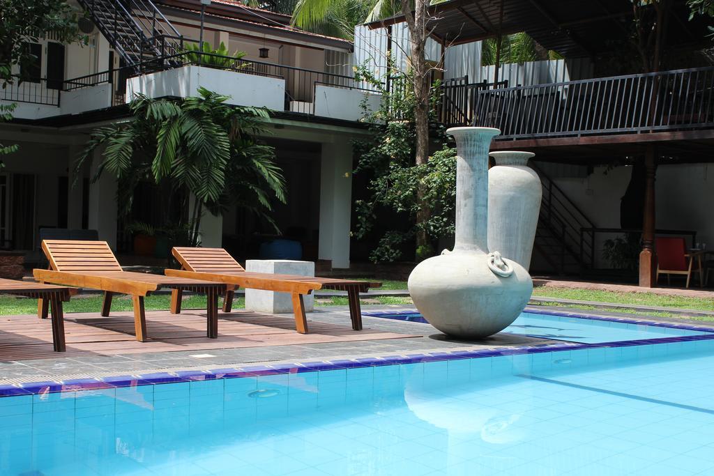 Lanka Bangla Inn Villas Restaurant & Travels Katunayaka Bagian luar foto